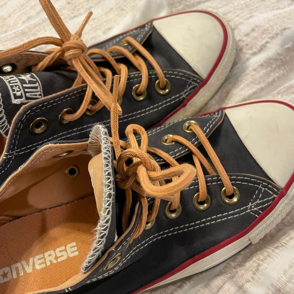 Women’s 6.5/men’s 4.5 red white & blue chuck taylor converse. With leather laces